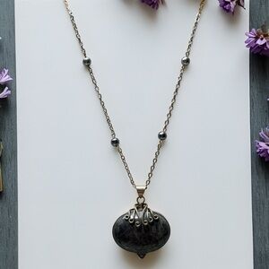 Antique-Style Black Stone Pendant Necklace with Accent Beads